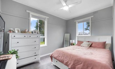 Comfortable 3-Bedroom Home in Central Moe! - Photo 2