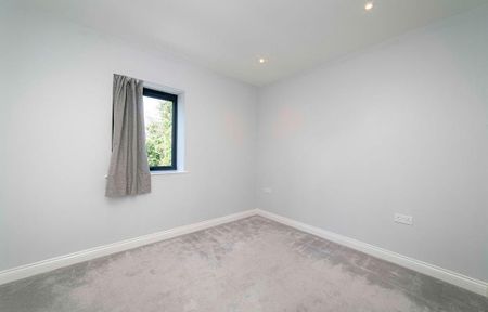 4 bedroom end of terrace house to rent - Photo 3