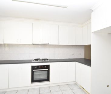 Four Bedroom, Two Bathroom - Private Rental - Photo 3