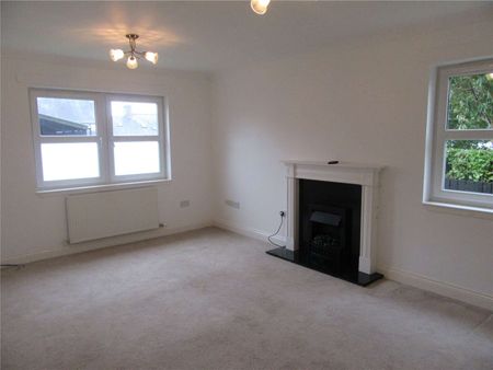 Detached well maintained family home in Thornhill - Photo 2