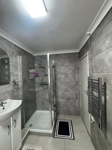 Room in a Shared House, Desford Road, E16 - Photo 3