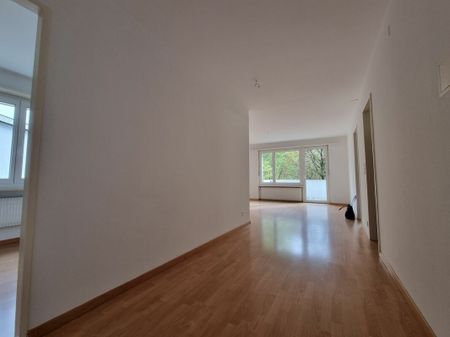 Teilsanierte 3-Zimmerwohnung in Péry zu vermieten - Photo 2