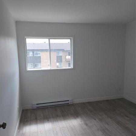 41/2 Québec**Charlesbourg**1 mois gratuit**Ascenseur**Béton**Frais peint**Non fumeur de toute substance**libre à partir de décembre, 1175$ - Photo 4