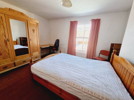 5 Bed Student Accommodation - Photo 3