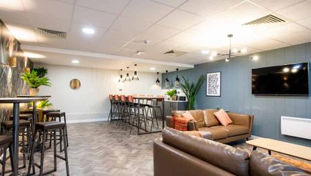 Large Deluxe Studios - Photo 4