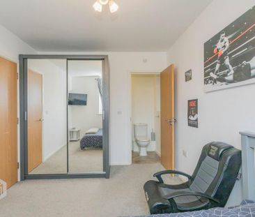4 bedroom semi-detached house to rent - Photo 4