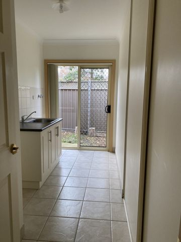 1 / 6 Beckham Street, SHEPPARTON VIC 3630 - Photo 2