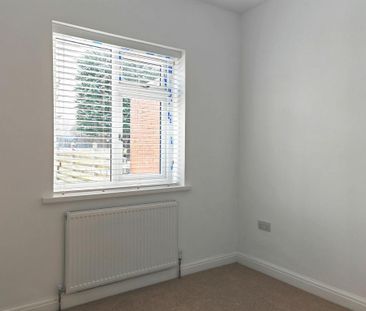 3 bedroom semi-detached bungalow to rent - Photo 4