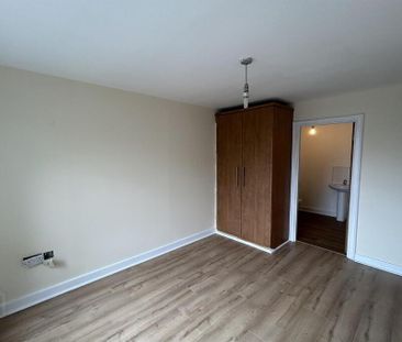 Flat 2, 2 Quay Gate, 19 Station Street, Belfast, BT3 9DA - Photo 4