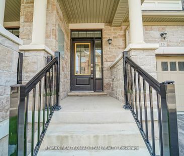 For Lease - 13 Hallmark Way, Whitby, Ontario - Photo 4