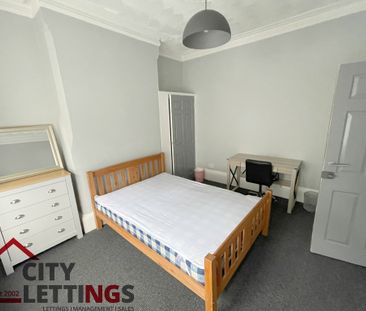 8 Bedroom Mid Terraced House - Photo 2