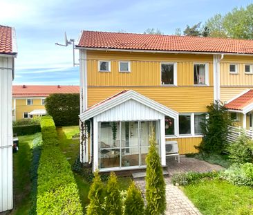 Blomsterkungsvägen, Hässelby - Photo 1