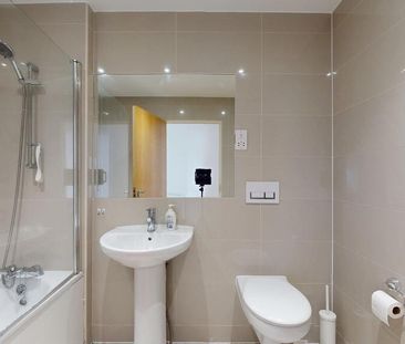 2 Bed Penthouse, Headstone Road, HA1 - Photo 6