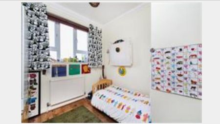 2 Bed Maisonette, Charlton Road, SE7 - Photo 4