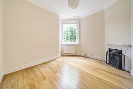 3 bedroom flat to rent - Photo 2