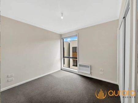 “BRIGHT, MODERN & STYLISH TOWNHOUSE” - Photo 5