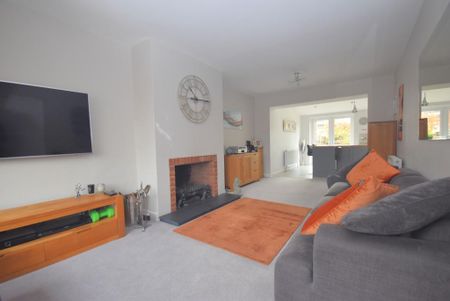 3 bedroom semi-detached house to rent - Photo 2