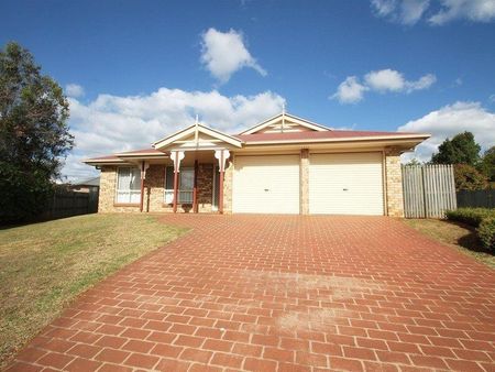 Generous Family Home in Popular Middle Ridge - Photo 3