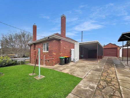 7 Victoria Street, Ironbark - Photo 2