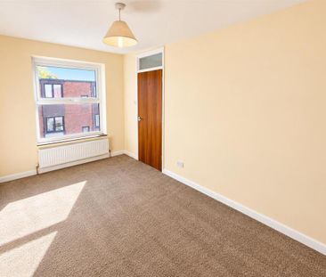 2 bedroom end of terrace house to rent - Photo 5
