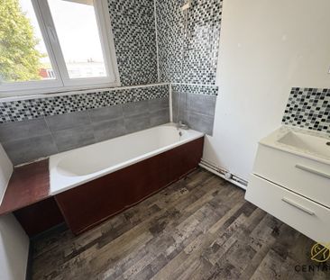 Location Appartement 4 pièces 82m² LILLE 59000 - Photo 2