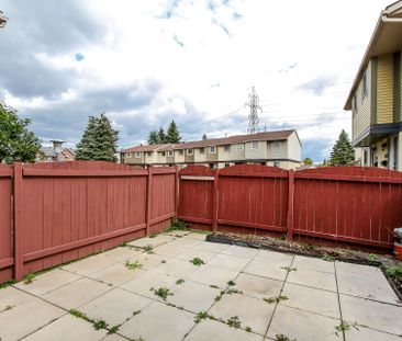 For Lease - 1800 Stonehenge Crescent, Cyrville - Carson Grove - Pin... - Photo 4