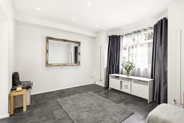 4 bed Terraced House To Let - Photo 1