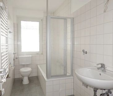 Gepflegte 3 -Zimmerwohnung mit Balkon und modernem Tageslichtbad in... - Photo 2