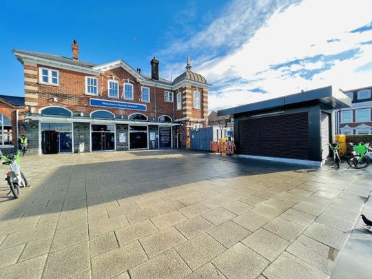 2 Bed Flat, St John's Hill, SW11 - Photo 1