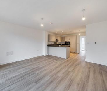 3 bedroom semi-detached house to rent - Photo 5