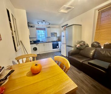 27 Beatrice Avenue - Photo 1