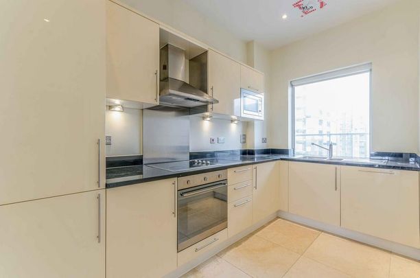 3 bedroom flat to rent - Photo 1