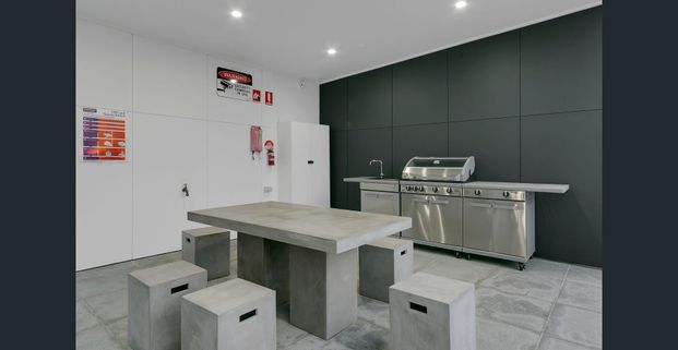 Two Bedrooms two bathrooms apartment unfurnished - Photo 1