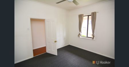 WELL PRESENTED 2 BEDROOM COTTAGE - Photo 3
