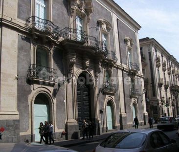 Bilocale via Vittorio Emanuele II 108, Centro Storico, Catania - Photo 1