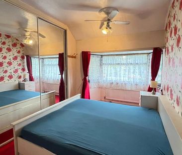 4 bedroom semi-detached house to rent - Photo 4