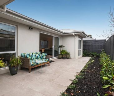 Private Delight in Parkdale - Photo 6