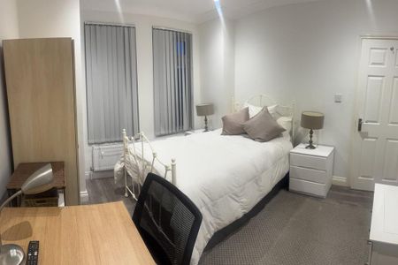 5 bedroom terraced house to rent - Photo 3