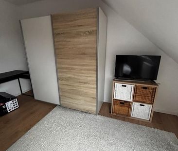 Möbelierte Dachgeschosswohnung nahe St. Anna-Hospital - Photo 1