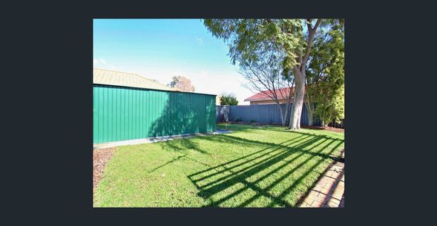 2 BEDROOM HOUSE, PET FRIENDLY, QUALITY HOME ON QUIET STREET - Photo 1