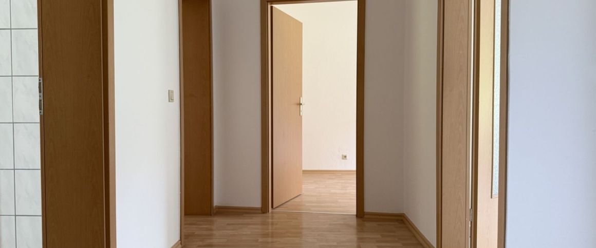 2-Raum • ruhige Lage • Chemnitz • mit Balkon • viel Grün • Laminat • Tageslichtbad • Anmieten! - Foto 1