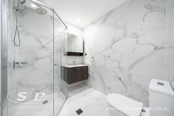 Luxury One Bedroom Apartment - Photo 1