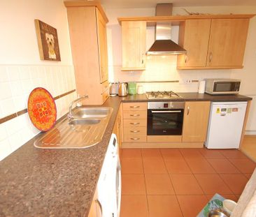 2 bedroom flat to rent - Photo 6