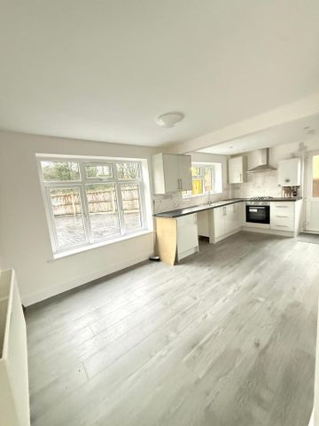 3 bedroom semi-detached house to rent - Photo 5