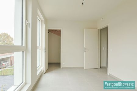 In het centrum gelegen nieuwbouwwoning met alle comfort - Photo 2
