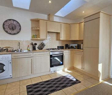 1 bedroom coach house to rent - Photo 5