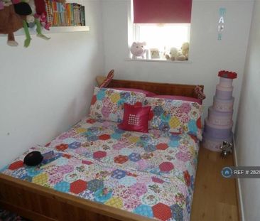 2 bedroom semi-detached house to rent - Photo 6