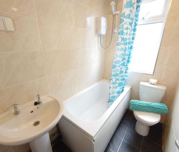 4 bedroom terraced house to rent - Photo 2