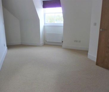 3 bedroom flat to rent - Photo 4