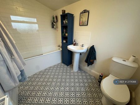 2 bedroom semi-detached house to rent - Photo 2